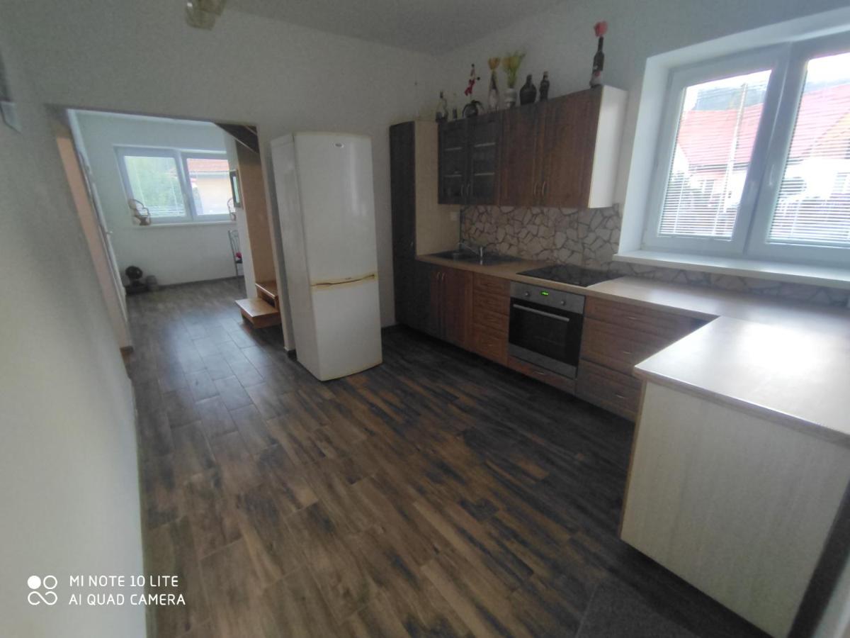 Apartman Lucky 5 Izbovy Rodinny Dom Exterior photo